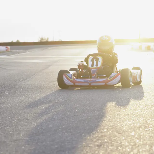 go kart bane med en bil som kjører