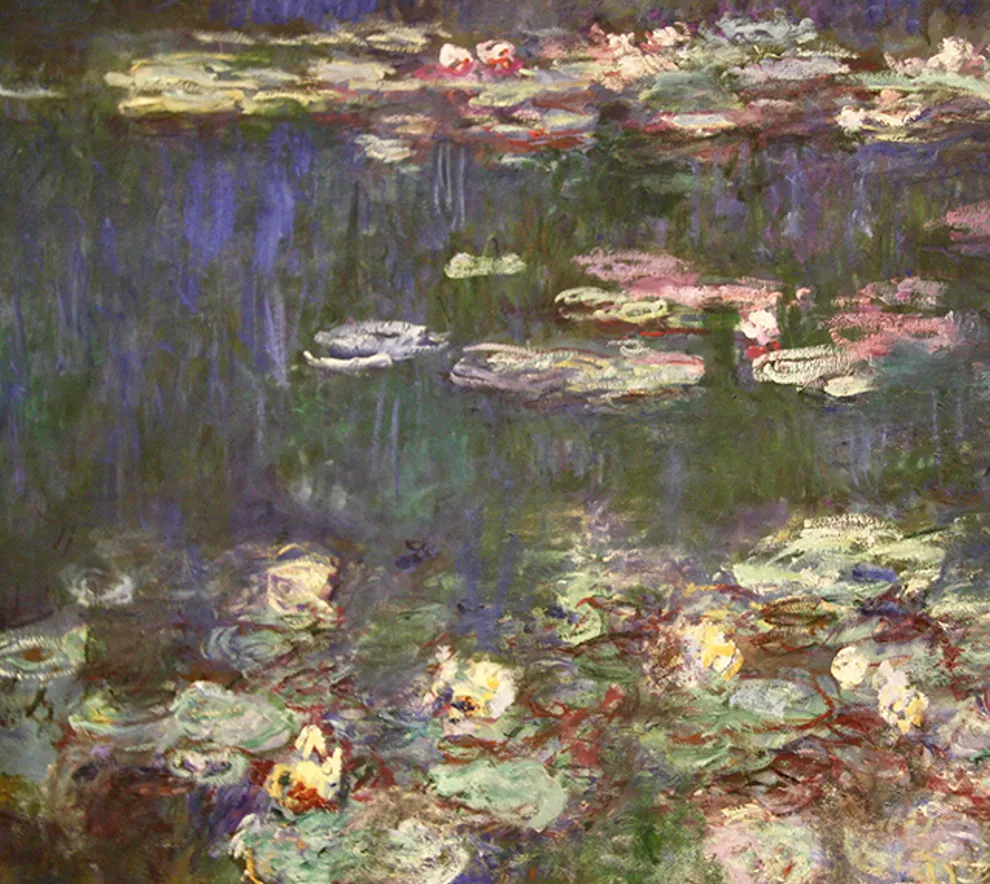 Et nærbilde av en av Monets berømte vannlilje-malerier.