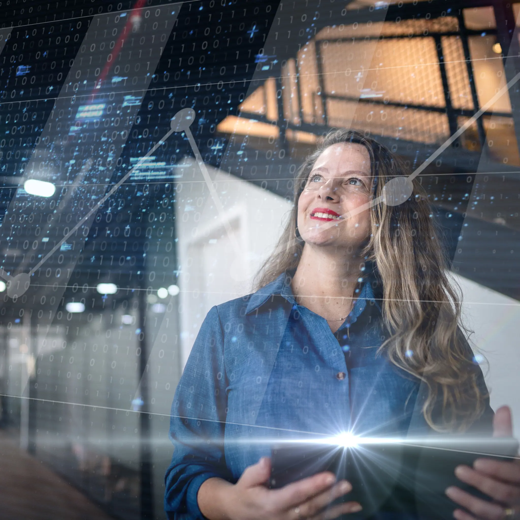 Kvinne med langt hår smiler ser opp på  digitale binærkoder, grafer og lyseffekter er lagt over for å skape en futuristisk stemning