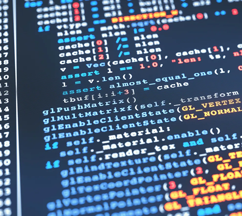 Python programmeringsspråk datakildekode teksteksempel, nærbilde på en blå overflate.