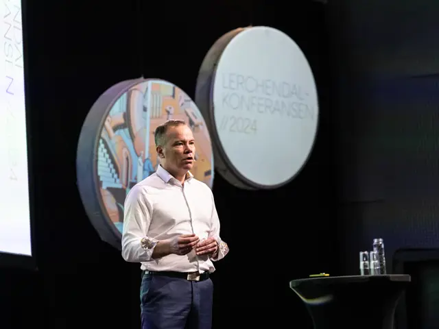 Bilde av Tomas Norvoll som taler på Lerchendal konferansen