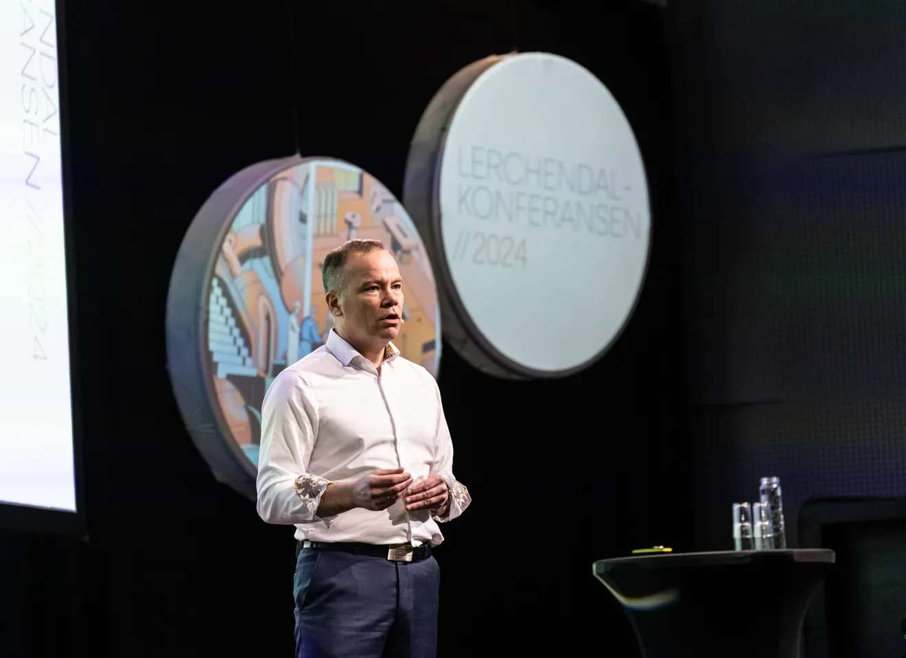 Bilde av Tomas Norvoll som taler på Lerchendal konferansen