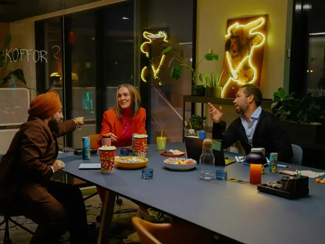 Sosial samling rundt et bord